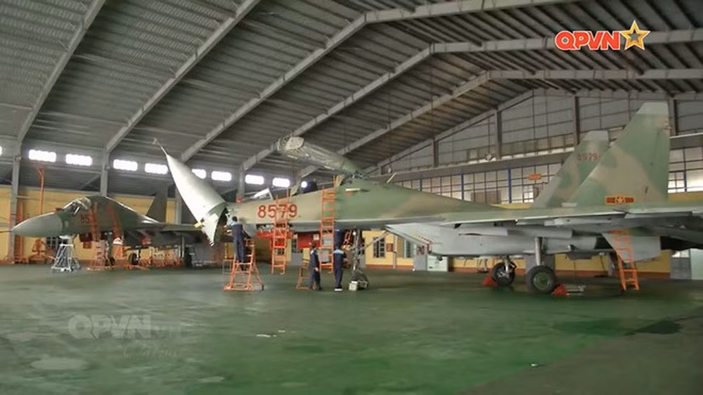 Theo báo PK-KQ từ nhiều năm nay, nhà máy A32 đã sửa chữa tăng hạn thành công một số máy bay Su-27SK/UBK. Trong khi đó, với loại Su-30MK2, tháng 11/2017, A32 đã tăng niên hạn sử dụng thành công chiếc "8534" thêm 1.300 giờ bay tương đương 15 năm sử dụng. Điều đó cho thấy sự tiến bộ vượt bậc của công nghiệp quốc phòng Việt Nam. Nguồn ảnh: QPVN