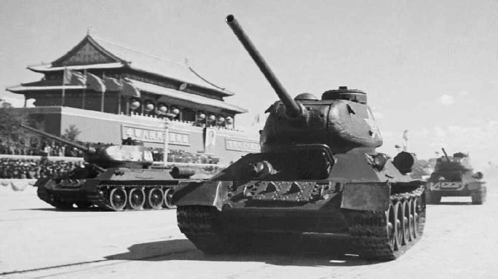 Cơ bản Type 58 và T-34-85 tương đương nhau về chỉ số kỹ thuật và giống hệt nhau về hình dạng. Type 58 có giáp trước chỉ dày khoảng 47mm vát nghiêng 60 độ và tháp pháo dày 60mm. Nguồn ảnh: Wikipedia