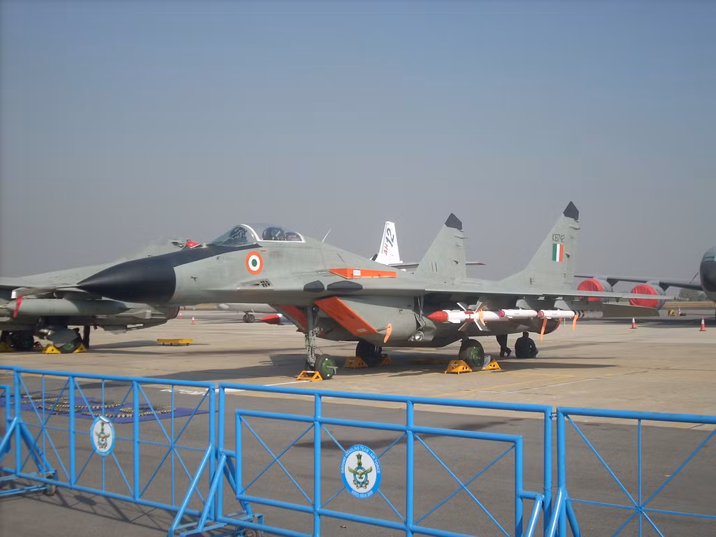 66 chiếc MiG-29 hiện tại sẽ tăng lên 87 chiếc vào năm 2025, nhưng 10 năm sau đó (2035) sẽ chỉ còn 20 chiếc khi phần lớn số này hết hạn sử dụng. Thực tế, số MiG-29 hiện cũng gần như bị coi là lỗi thời. Nguồn ảnh: Wikipedia