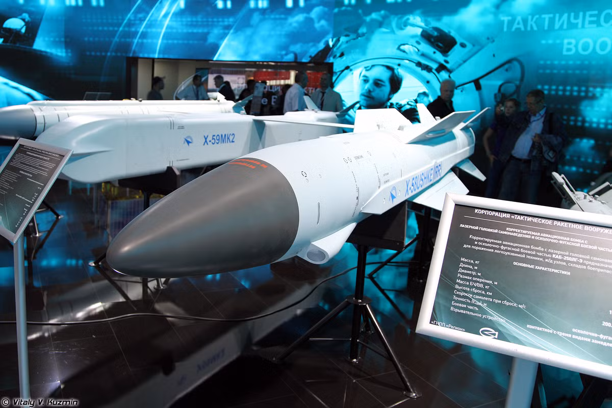 Kh-58UShKE là phiên bản mới nhất của dòng tên lửa chống radar tầm xa Kh-58 có từ thời Liên Xô. Nó được phát triển nhằm tiêu diệt các loại radar của hệ thống phòng thủ tên lửa Patriot trứ danh của Mỹ. Nguồn ảnh: Vitaly-Kuzmin