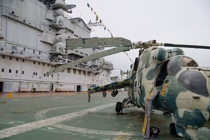 Trực thăng tấn công Mi-24D trên boong tàu sân bay Minsk. Ảnh: Wikipedia