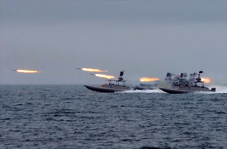 Một trong những phản ứng sau khi chính quyền Tổng thống Donald Trump ra tuyên bố coi Vệ binh Cách mạng Iran (IRGC) là tổ chức khủng bố, mới đây tư lệnh IRGC đáp trả quyết liệt khi ra cảnh báo "Hải quân Mỹ phải giữ khoảng cách giữa các tàu của họ với tàu chiến IRGC tại vùng Vịnh". Nguồn ảnh: Wikipedia