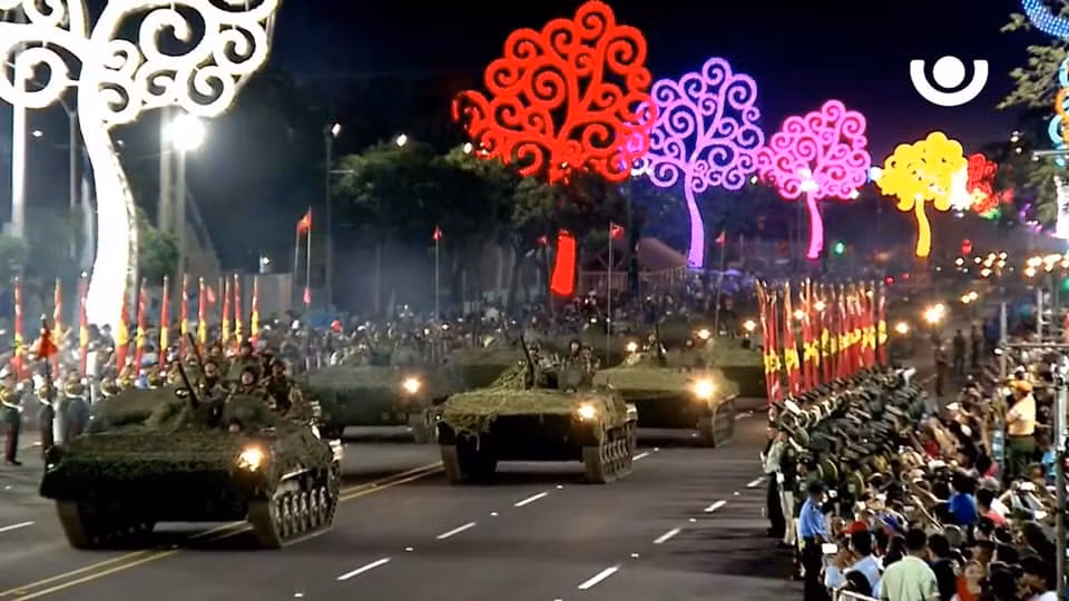 Xe chiến đấu bộ binh BMP-1 với lớp ngụy trang đặc biệt. Ảnh: En Vivo TV
