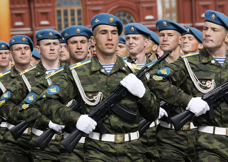 "Hiện tại, Azerbaijan đã sản xuất hơn 100.000 khẩu AK-74M theo giấy phép từ Nga", nguồn tin tiết lộ với TASS. Theo ông này, việc sản xuất AK-74M tại nước này sẽ kéo dài tới năm 2021 với tổng số lượng khoảng 120.000 khẩu. Nguồn ảnh: Wikipedia