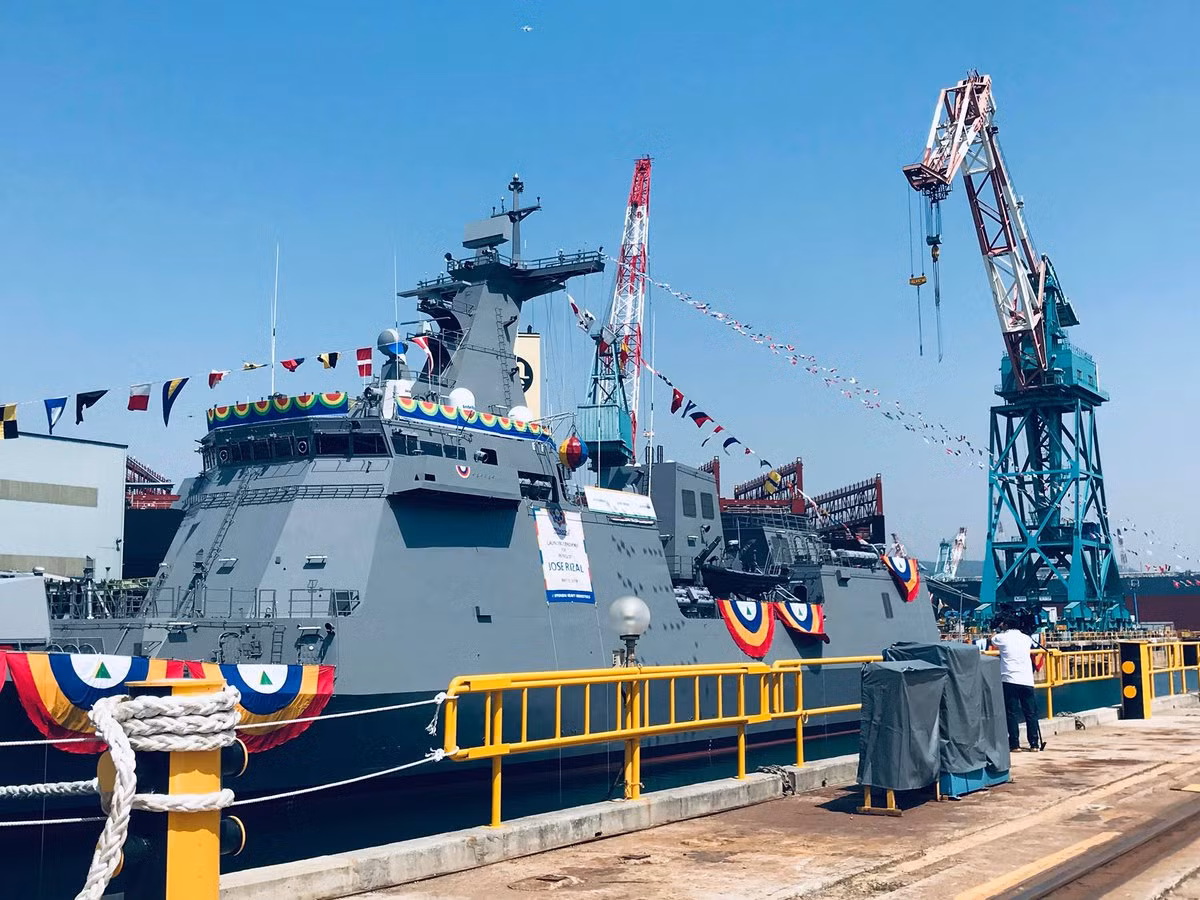Theo thông cáo báo chí của Hyundai, khinh hạm Jose Rizal là phiên bản thu nhỏ từ khinh hạm lớp Incheon FFX-I của Hàn Quốc. Con tàu có lượng giãn nước tiêu chuẩn 2.600 tấn, dài 107m, tốc độ tối đa 25 hải lý/h. Nguồn ảnh: Bmpd
