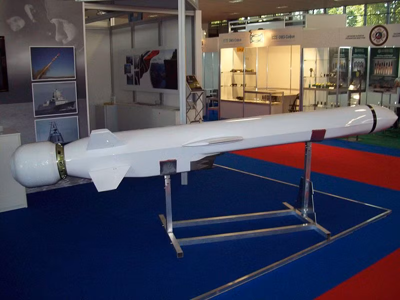 NSM hay có tên gọi đầy đủ "Naval Strike Missile" là vũ khí dẫn đường chính xác cao, tầm tấn công xa có khả năng phát hiện và tiêu diệt tàu chiến đối phương cách 180km. Nguồn ảnh: Wikipedia