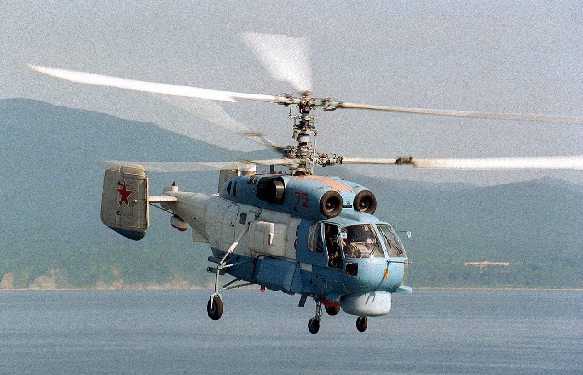 Tuy rằng Ka-27 vẫn là dòng trực thăng hải quân đáng tin cậy, an toàn nhưng nó hầu như đã không thể nâng cấp sâu hơn về trang bị điện tử cũng như tải trọng. Trong khi đó, phương Tây ngày càng trang bị nhiều mẫu trực thăng săn ngầm mới hiện đại hơn như MH-60R hay AW-159 Wildcat, có lẽ đó là lý do mà Ka-65 Minoga phải ra đời. Nguồn ảnh: Wikipedia