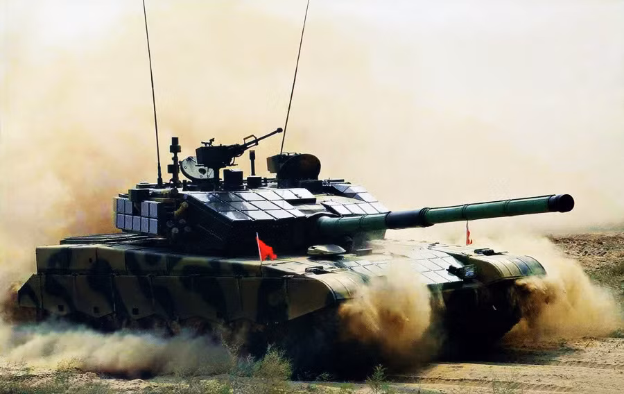Kể cả siêu tăng Type 99 của Lục quân Trung Quốc từng được tiết lộ rằng nó đạt tốc độ 80km/h với động cơ diesel 1.500hp thì vẫn là chậm hơn T-72B3. Đó là chưa kể chưa có bằng chứng rõ nét nào chứng minh việc Type 99 đạt tốc độ 80km/h. Nguồn ảnh: Wikipedia