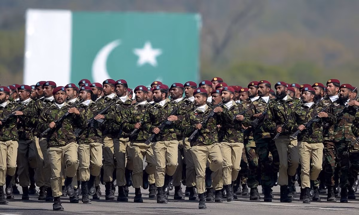 Nhân kỷ niệm 79 năm Quốc khánh Cộng hòa Hồi giáo Pakistan, hôm 23/3, Quân đội Pakistan tiến hành cuộc duyệt binh lớn ở Thủ đô Islamabad biểu dương sức mạnh giữa lúc quan hệ với New Delhi rất căng thẳng. Nguồn ảnh: Bmpd