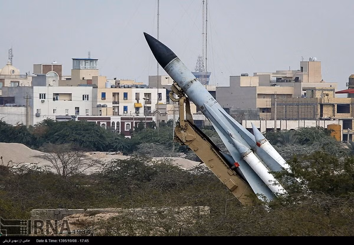 Ngày 17/9/2018, tên lửa phòng không S-200 của Syria đã bắn nhầm máy bay trinh sát Il-20M của Không quân Nga đang hoạt động ở Địa Trung Hải khiến toàn bộ phi hành đoàn thiệt mạng. Vụ bắn nhầm xảy ra trong bối cảnh bầu trời Syria đang bị quấy nhiễu bởi các máy bay F-16I Sufa của Israel. Nguồn ảnh: USA Today