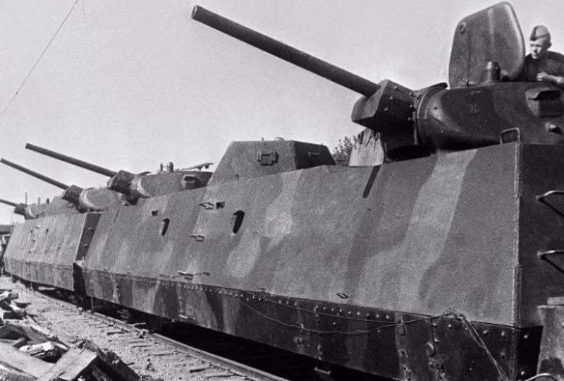 Tàu bọc thép của Hồng quân Liên Xô lắp các khẩu pháo xe tăng KV hoặc T-34. Ảnh: Arms-Expo