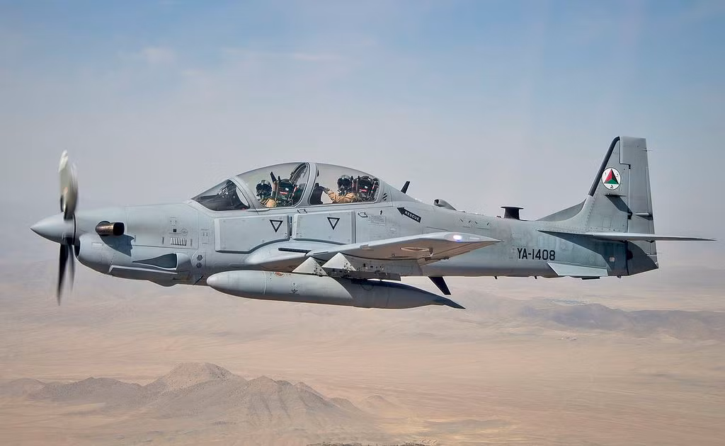 A-29 có trọng lượng rộng 3,2 tấn, tải trọng thêm 1,5 tấn, dài 11,38m, sải cánh 11,14m, trang bị động cơ turboprop PT6A-68C với cánh quạt 5 lá cho tốc độ bay tối đa 590km/h, tầm bay 1.330km, bán kính chiến đấu 550km và thời gian hoạt động rất bền bỉ - 8 giờ 24 phút liên tục trên không. Nguồn ảnh: Wikipedia