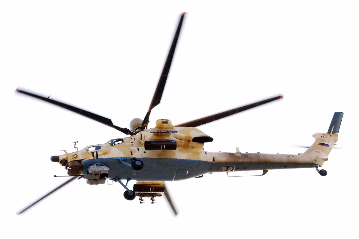 Cánh quạt của Mi-28NE làm bằng vật liệu plastic siêu bền có thể chống chịu đạn 30mm bắn vào. Ngoài ra, cánh quạt đuôi thiết kế với hình dạng chữ X giảm đáng kể tiếng ồn khi bay. Ảnh: Reddit