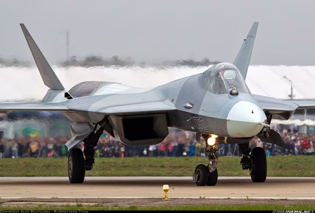 Theo bản báo cáo, trong tương lai tiêm kích Su-57 có cơ hội sử dụng vũ khí vũ khí hạt nhân giống như máy bay ném bom. Cũng có báo cáo cho rằng Nga đang nâng cấp 2.000 vũ khí hạt nhân phi chiến lược, bao gồm các loại sử dụng trên tàu chiến, máy bay và lục quân. Nguồn ảnh: Airliners.net