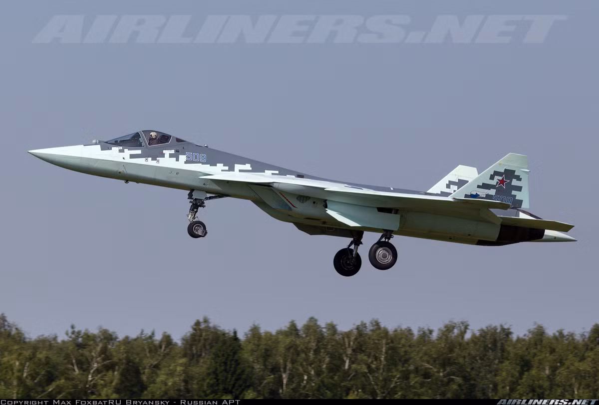 Còn vào tháng 2/2019, ông Alexander Pekarsh - Giám đốc Nhà máy sản xuất máy bay Komsomolsk-on-Amur nói với phóng viên rằng, VKS sẽ nhận một chiếc vào năm 2019 và một năm 2020. Nguồn ảnh: Airliners.net
