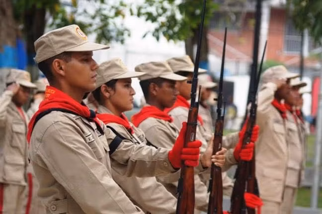 Dân quân bao gồm nhiều thành phần trong xã hội Venezuela (trừ tội phạm). Nguồn ảnh: Bmpd