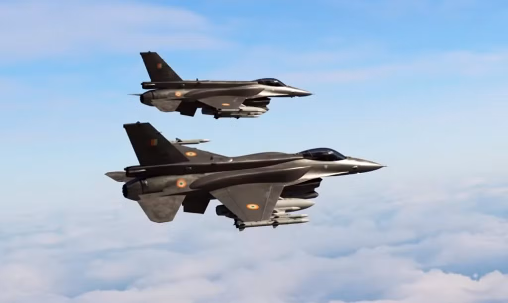 Theo giới phân tích, việc Lockheed Martin đột nhiên thay đổi tên họ F-16 là để "chiều lòng" người Ấn khi mà "đối thủ Pakistan" của họ cũng đang sử dụng rộng rãi F-16 và dĩ nhiên là New Delhi không thích điều này. Thế cho nên, thay tên đổi họ thành F-21 đem lại cái gì đó "vượt trội, khác biệt" và đổi lại hợp đồng hàng chục thậm chí cả trăm chiến đấu cơ vẫn tốt chán! Nguồn ảnh: Youtube