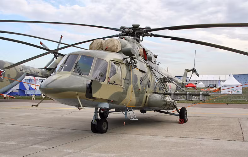 "Chúng tôi đã ký hai hợp đồng. Đầu tiên là 10 chiếc trực thăng Mi-8AMTSh-VN sẽ được chuyển giao trong giai đoạn 2020-2012", vị này cho hay. Nguồn ảnh: Airliners.net