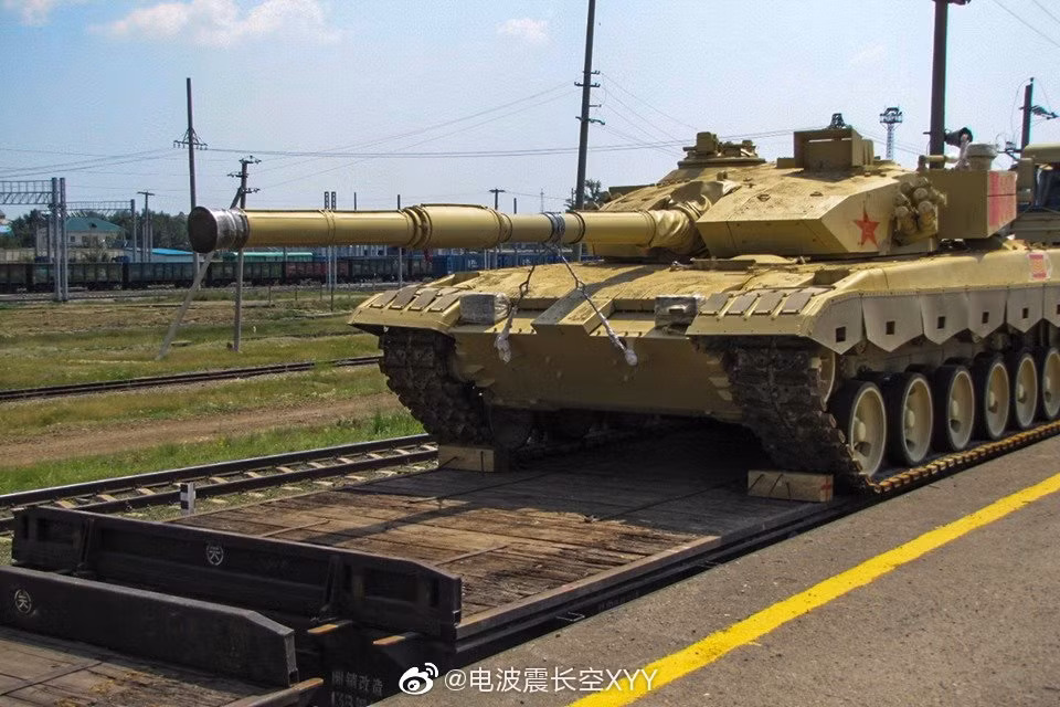 Thực ra việc các vũ khí khí tài hạng nặng bao gồm xe tăng, xe thiết giáp được phép tiến vào Nga là để chuẩn bị cho các phần thi chủ chốt hội thao quân sự quốc tế Army Games 2019 – Olympic quân sự lớn nhất hành tinh. Nguồn ảnh: Cơ quan tuyên huấn Quân khu Tây