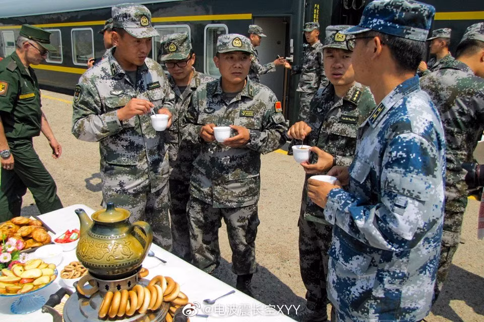 Army Games 2019 sẽ diễn ra từ ngày 25/7 đến 20/8 với 32 nội dung thi được tổ chức ở 10 quốc gia. Đáng chú ý, đây là năm thứ hai liên tiếp Việt Nam cử các đoàn tham gia sự kiện này. Theo kế hoạch, các đoàn của QĐND Việt Nam sẽ tham gia thi ở các nội dung như: Xe tăng, Bếp dã chiến, Kíp xe công binh, Kíp xe trinh sát hóa học, Tiếp sức quân y, Bắn tỉa và một số nội dung ở Nga, Trung Quốc, Uzbekistan và Belarus. Nguồn ảnh: Cơ quan tuyên huấn Quân khu Tây