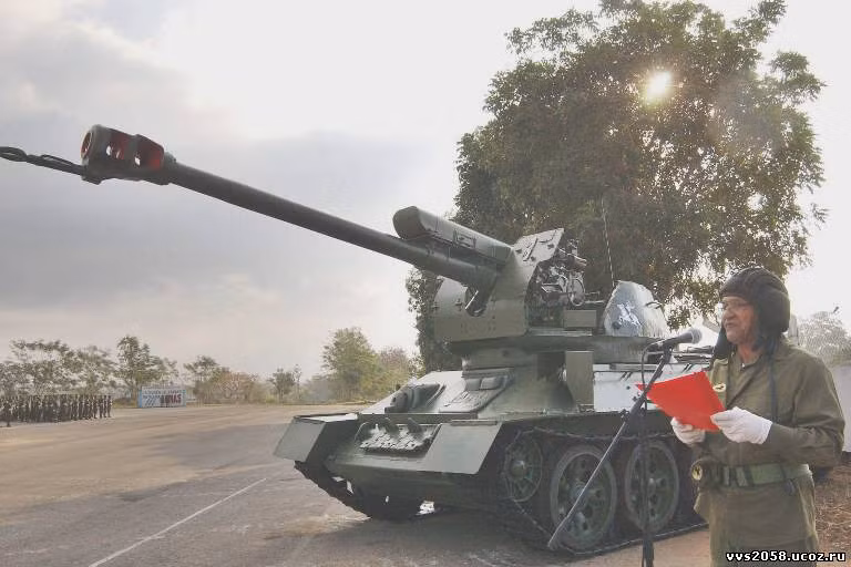 Theo tờ Russiyskaya Gazeta, Quân đội Cuba với tiềm lực công nghiệp quốc phòng nội địa "bí ẩn", họ đã trao "thành công" cho dòng xe tăng huyền thoại T-34-85 "cuộc sống thứ 2" trong lực lựng vũ trang nước này thay vì phải tiễn chúng vào các lò rã xác, bán sắt vụn. Ảnh: pinterest.ru