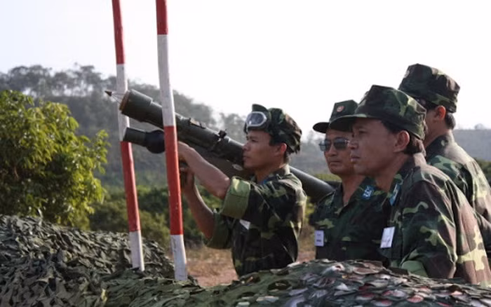 Đáng lưu tâm, hiện Việt Nam cũng là một trong những quốc gia sử dụng dòng tên lửa vác vai Igla và có thể là cả Igla-S.