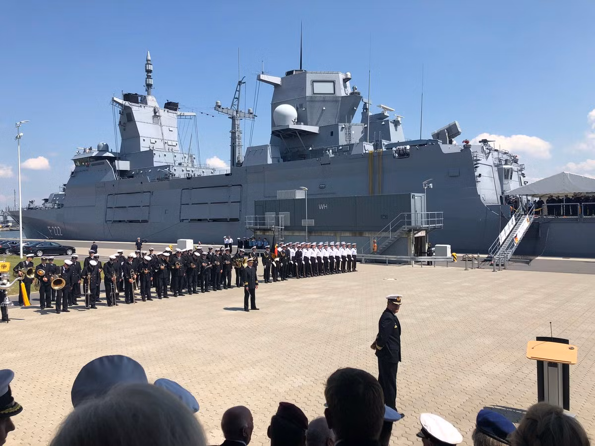 Naval Today cho biết, F222 Baden-Wurtteberg đã được đưa vào hoạt động sau 8 năm TKMS được chọn làm nhà thầu chính cho dự án đóng 7 tàu hộ vệ 7.000 tấn sẽ thay thế 8 tàu lớp Bremen đang phục vụ trong Hải quân Đức. Nguồn ảnh: TKMS