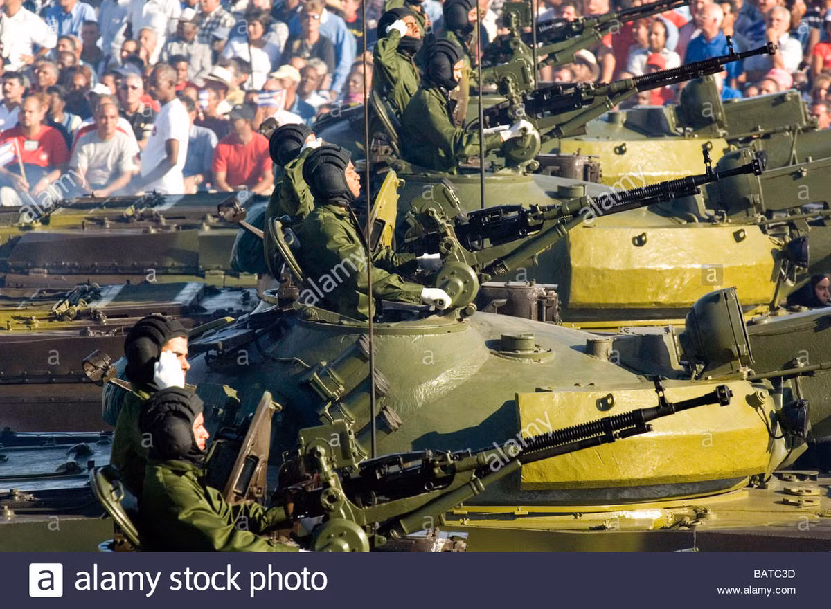 Dẫu vậy, cơ cấu lái của T-54 và T-62 là giống nhau, khác xa T-72, việc Cuba mới lần đầu tiên tham dự đạt thành tích 32 phút 17 giây là “kỳ tích”. Bởi hiếm có đội nào chưa từng có T-72, tham gia lần đầu mà có kết quả quá tuyệt như vậy. Nguồn ảnh: alamy