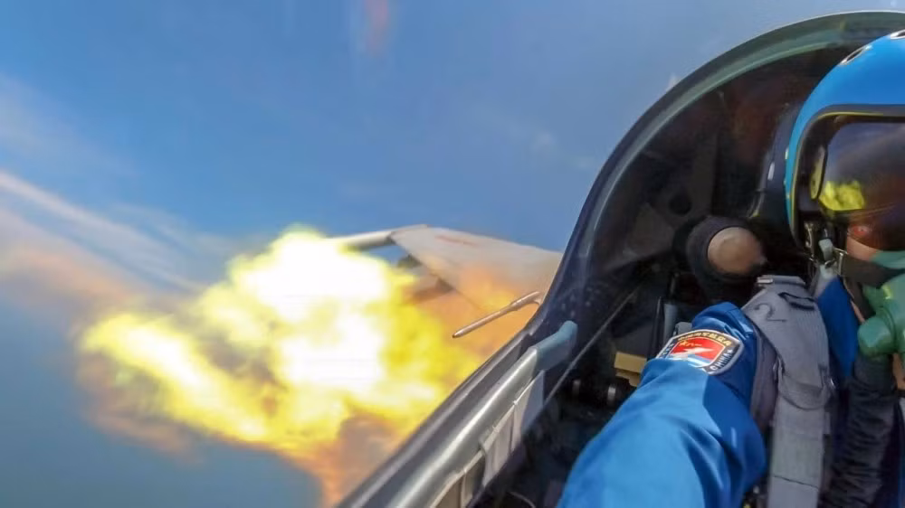 Su-30MK2 khai hỏa pháo 30mm. Nguồn ảnh: dambiev