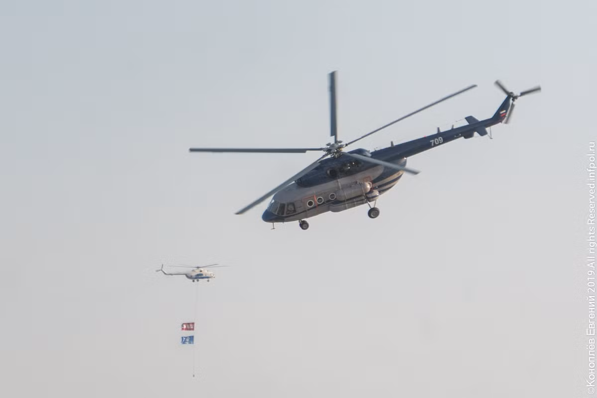 Trong đó, Mi-171A2 được coi là một trong các phiên bản mới và hiện đại nhất dòng Mi-8/17 hiện nay, tích hợp hàng loạt công nghệ điện tử - động cơ cải tiến so với thế hệ trước, tăng độ tin cậy - an toàn bay... Phiên bản này từng được đưa sang Việt Nam biểu diễn tại sân bay Gia Lâm. Ảnh: infpol.ru