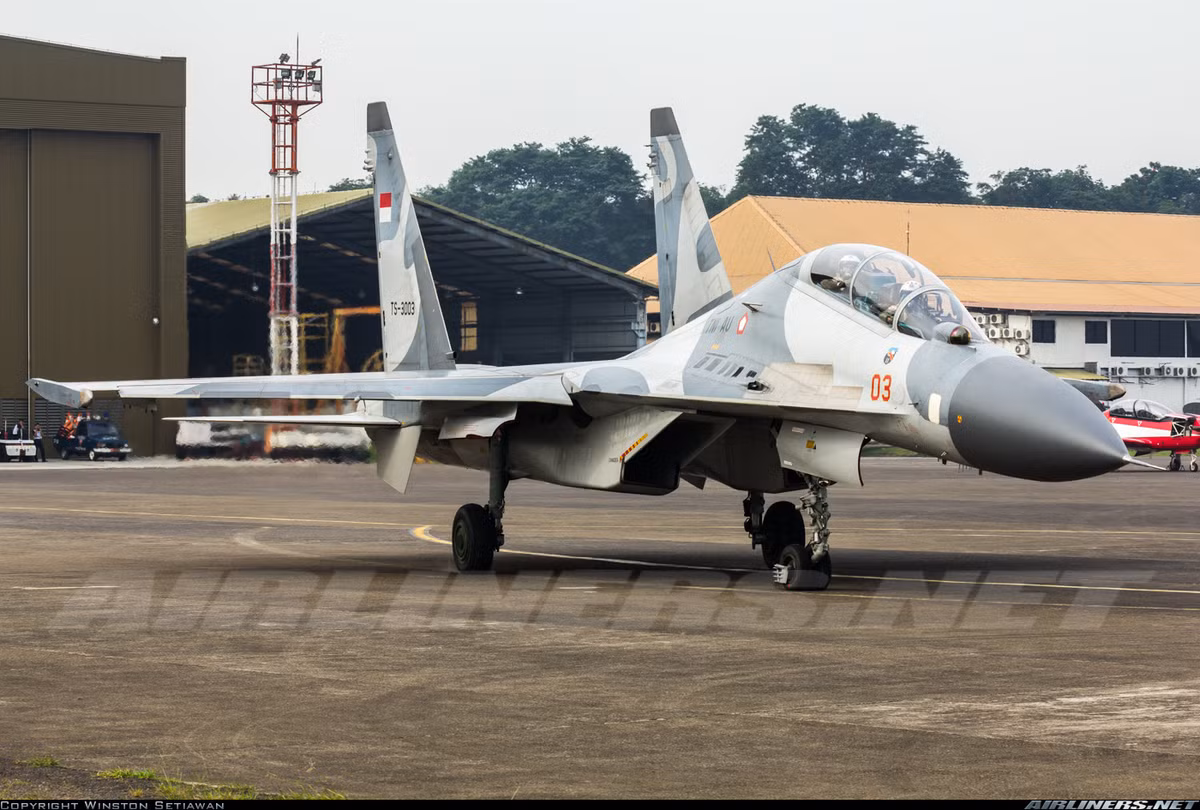 Su-30MK2 là phiên bản nâng cấp của "gia đình" Su-30MK chuyên cho nhiệm vụ tác chiến biển, tấn công mục tiêu trên biển, tất nhiên nó có khả năng không đối không và không đối đất. Nguồn ảnh: Airliners.net