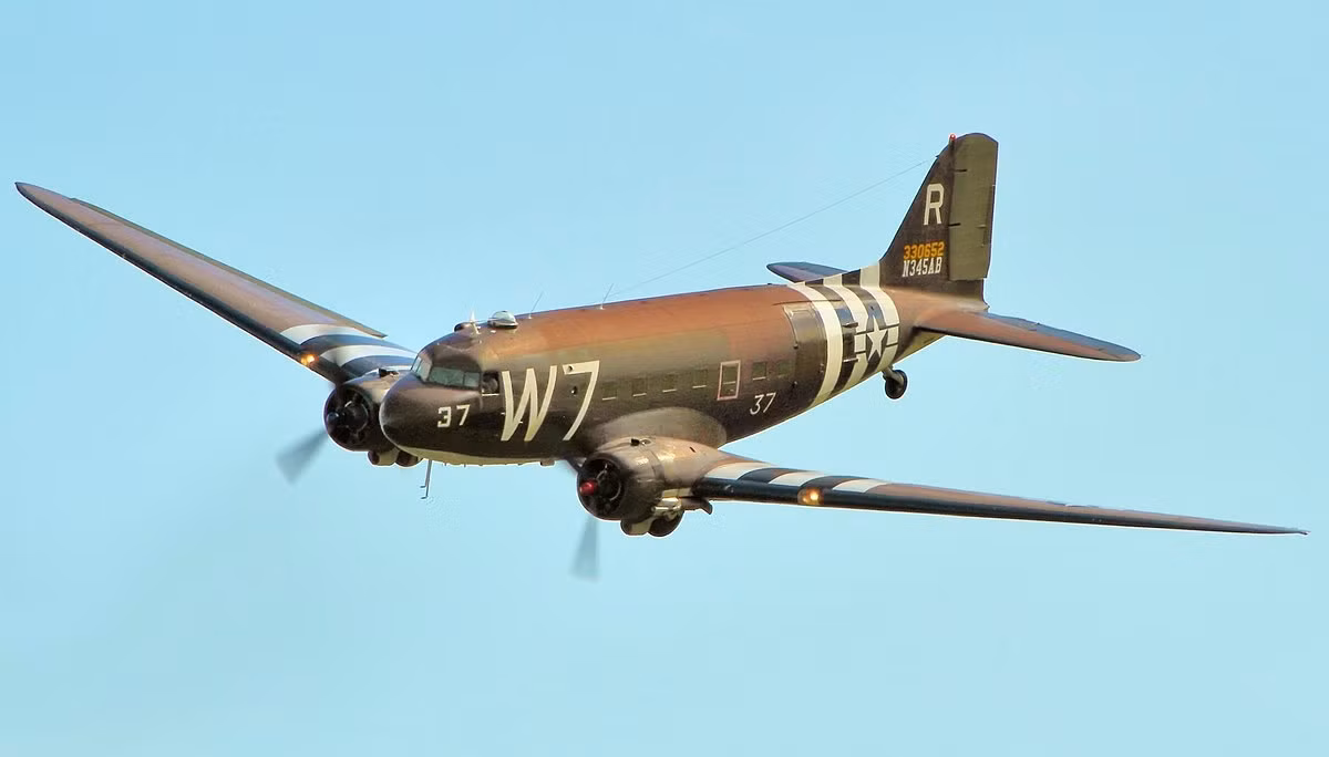 C-47 cũng được coi là chiếc máy bay địch đầu tiên bị bộ đội radar Việt Nam “tóm gọn” trên bầu trời miền Bắc. Nguồn ảnh: Wikipedia
