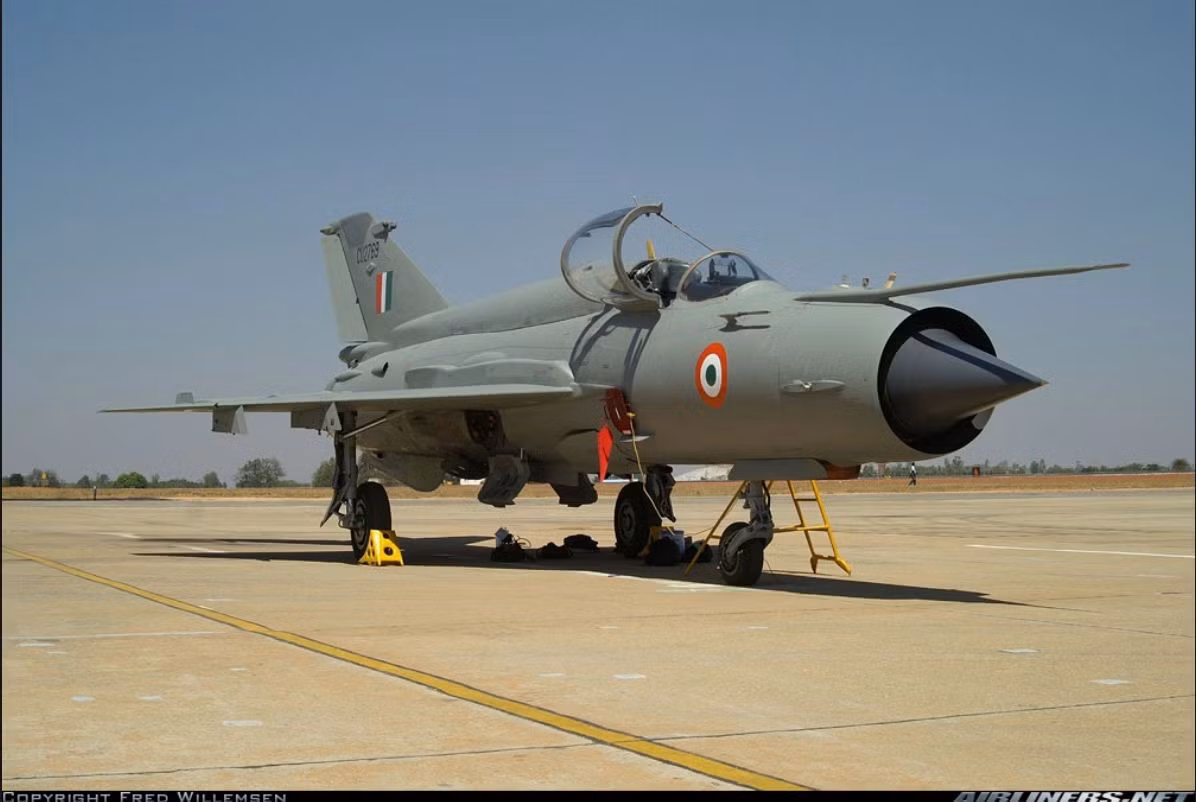 Đặc biệt, Kopyo cung cấp cho MiG-21 khả năng theo dõi được 10 mục tiêu cùng lúc và dẫn đường cho tối đa 2 tên lửa tiêu diệt 2 mục tiêu cùng lúc. Nguồn ảnh: Airliners.net
