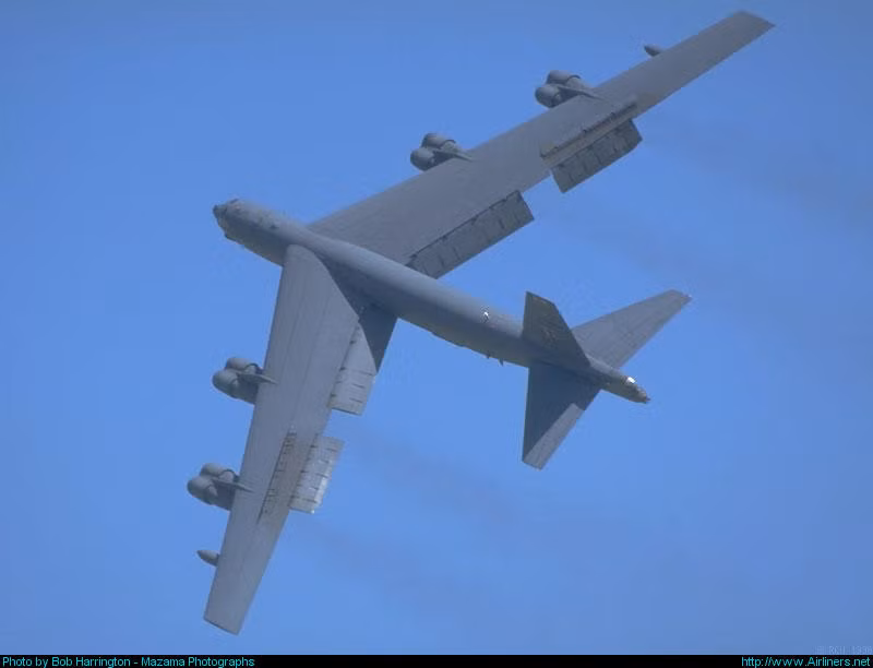 Tạp chí Air Force Magazine dẫn lời Phó Tham mưu trưởng Không quân Mỹ - tướng Stephen Wilson cho hay, Không quân Mỹ sẽ không nhận được bất kỳ chiếc B-52 mới tinh nào, Bộ tư lệnh không kích toàn cầu vẫn có thể lấy 1-2 hoặc nhiều hơn từ "nghĩa địa" Boneyard. Nguồn ảnh: Airliners.net