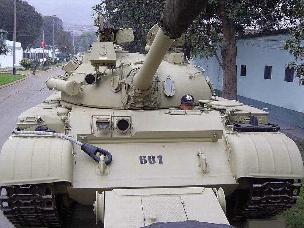 T-55M2A1 cũng được thay mới động cơ 630 mã lực mạnh mẽ hơn, đảm bảo khả năng cơ động khi trọng lượng tăng thêm một chút. Pháo chính hai phiên bản Leon có thể bắn được đạn xuyên thép APFSDS M-43A1/M-43A3 đạt tầm bắn 2,6km. Nguồn ảnh: Palba.cz