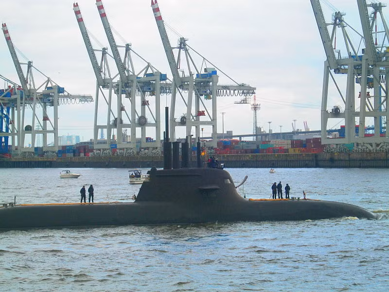 Tàu ngầm U35 (được đóng trong giai đoạn 2007-2011, biên chế năm 2015) sau đó phải nằm ụ khá lâu tại nhà máy tới tận hôm nay. Nguồn ảnh: Wikipedia