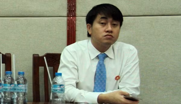  Ông Huỳnh Thanh Phong được bầu vào Ban chấp hành Đảng bộ Hậu Giang Chiều 15/10, đại hội Đảng bộ tỉnh Hậu Giang khóa 13 nhiệm kỳ 2015 - 2020 đã tiến hành bỏ phiếu bầu Ban chấp hành Đảng bộ tỉnh khóa 13. Trong danh sách được bầu có Giám đốc Sở Công thương Huỳnh Thanh Phong với 226/320 phiếu, đạt 70,36%, xếp thứ 49/52 ứng viên được bầu.Ông Huỳnh Thanh Phong sinh ngày 23/12/1982, tốt nghiệp Đại học Tài chính, tín dụng. Trước khi làm Giám đốc Sở Công thương, ông Phong từng giữ chức vụ Trưởng phòng Tín dụng, Quỹ đầu tư và phát triển tỉnh và được bầu làm Phó giám đốc quỹ này hồi tháng 5/2014.