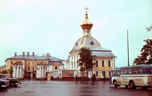 Vẻ đẹp của Cung điện mùa hè (Peterhof) tại thành phố Leningrad năm 1963.