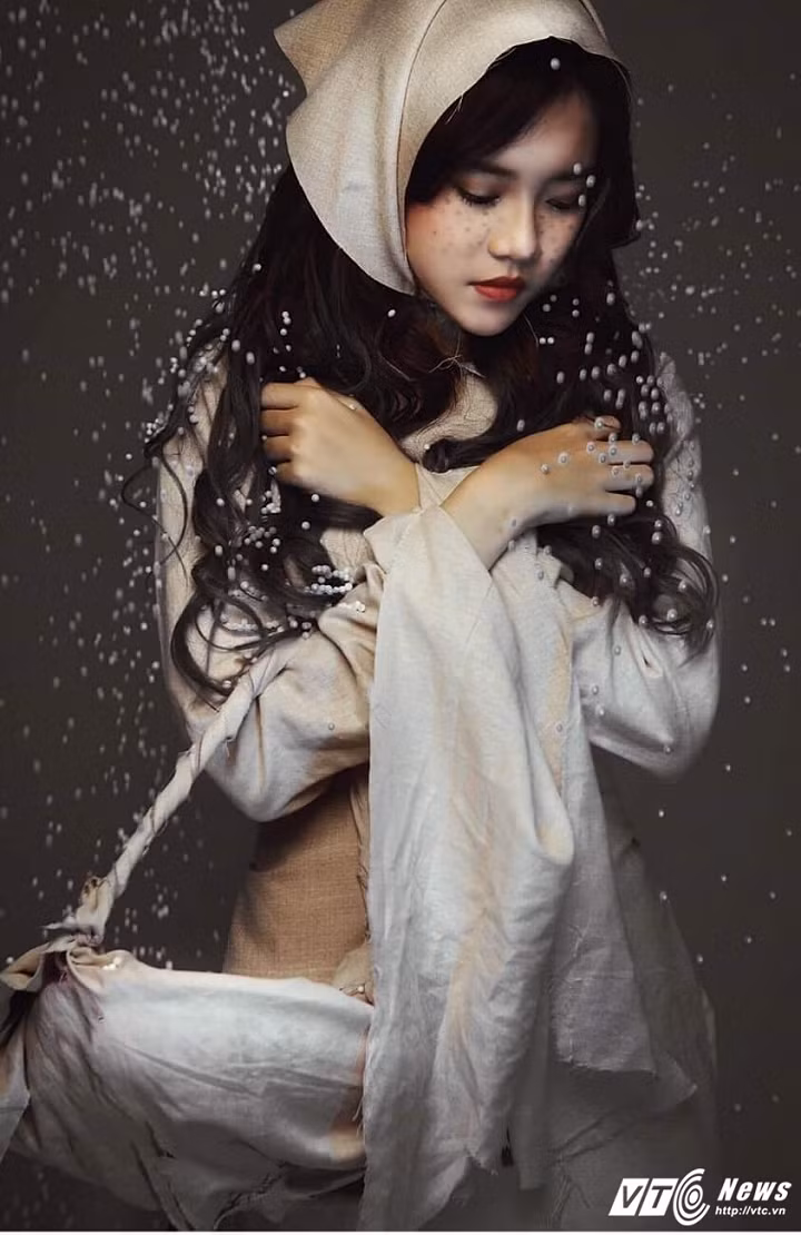 Xinh đẹp, tài năng, hot girl Đồng Nai Thùy Trâm luôn khiến mọi người ngưỡng mộ. Cô từng giành giải nhất cuộc thi The Fashion In Me, giải Nhì cuộc thi thời trang của nhà thiết kế Đỗ Mạnh Cường năm 2012 và nhiều giải thưởng khác.