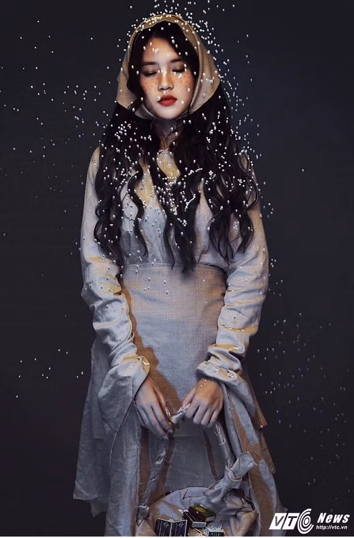 "Bố mẹ không ngăn cản việc em tham gia làm mẫu ảnh, thay vào đó, bố mẹ đã động viên con gái cố gắng hết mình trong học tập và công việc”, cô bạn nói. Ngoài học tập, Trâm còn tham gia đóng phim ngắn, quảng cáo TVC. Thùy Trâm dự định sẽ dành nhiều thời gian để tham gia vào các hoạt động nghệ thuật.