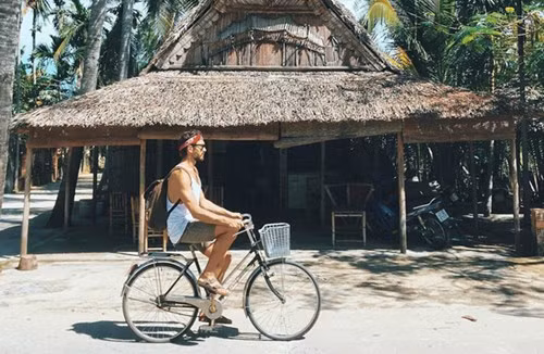Ngay khi được chia sẻ tại một diễn đàn dành cho giới trẻ Việt, những hình ảnh về chuyến du lịch Việt Nam của Lucas và Alessandro nhanh chóng trở thành tâm điểm chú ý.