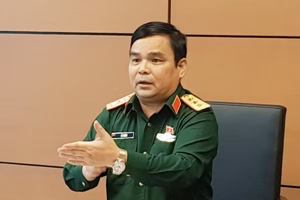  1. Thượng tướng Lê Chiêm, ông là Ủy viên Trung ương Đảng khóa XI, XII; Đại biểu Quốc hội khóa XIV.