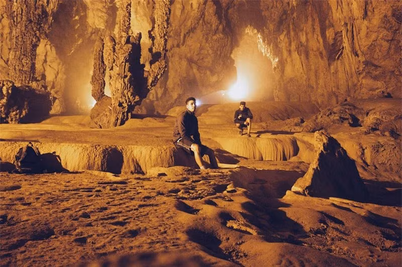 Nếu từ Hà Nôi, du khách chỉ cần đi theo quốc lộ 3 tới thị xã Cao Bằng. Sau đó hỏi đường đến thị trấn Quảng Uyên rồi rẽ sang tỉnh lộ 206 là tới động Ngườm Ngao. Ảnh: Myless_omealy. 