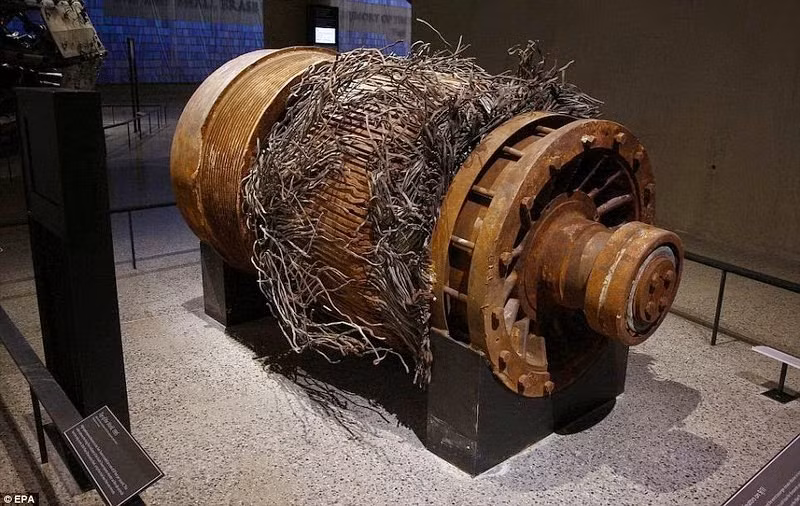 Đây là một trong những động cơ thang máy của tòa tháp đôi.