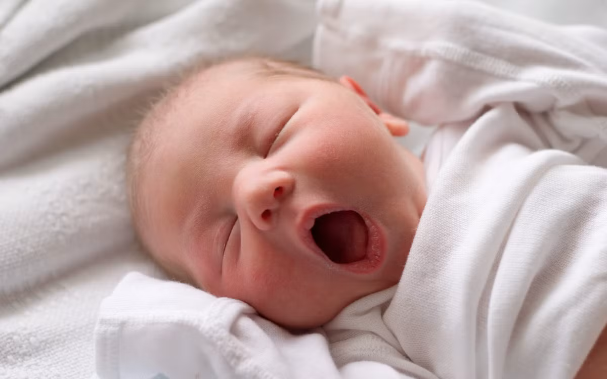 Chậm lớn. Trẻ bị dị ứng sữa thường thiếu nguồn dinh dưỡng hợp lý do mất nước, giảm sự ngon miệng và thiếu năng lượng.