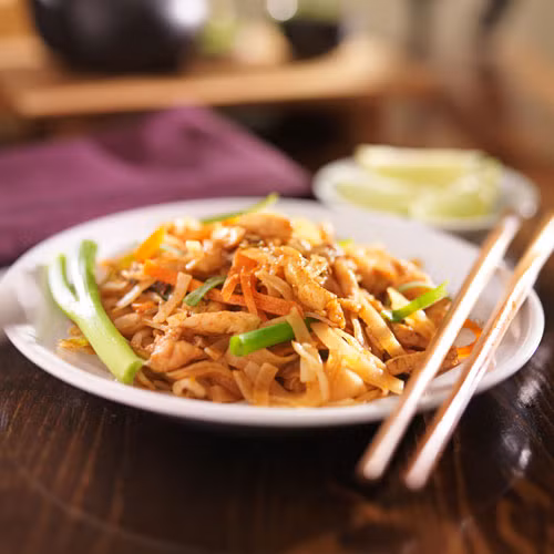 Ăn nhiều gia vị hơn. Ăn những loại gia vị như gừng, tỏi có thể giúp cơ thể trao đổi chất và tăng khả năng đốt cháy calo lên tới 23%.