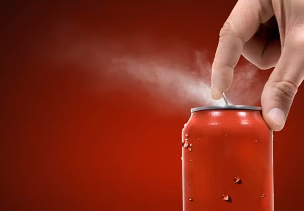 Đồ uống có ga gây hiện tượng đầy hơi. Khi uống đồ có ga, khí gây ga, cụ thể là các axit carbonic sẽ lấp đầy dạ dày, tạo ra áp lực đẩy không khí trở lên thực quản, gây ra hiện tượng đầy hơi, ợ nóng. Đồ uống có ga cũng có thể làm nặng thêm hội chứng ruột kích thích, các rối loạn liên quan đến hệ tiêu hóa.
