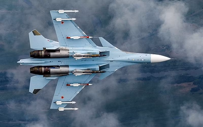 Với giá máy bay Su-30SM mà Nga bán cho Belarus khoảng 50 triệu USD/chiếc, chi phí vận hành và bảo dưỡng của mỗi chiếc Su-30SM sẽ từ 110-125 triệu USD cho mỗi chiếc tiêm kích trong 35 năm tới. Ước tính chi phí cho cả phi đội (12 chiếc Su-30SM) sẽ nằm trong khoảng 1,9 đến 2,2 tỷ USD; đây là số tiền rất lớn đối với Belarus, nơi có quy mô nền kinh tế tương đối thấp, ông Porotnikov tuyên bố.
