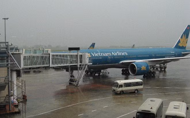 Bao so 5 do bo: Bao nhieu chuyen bay toi Da Nang, Hue, Quang Nam... hoan, huy?