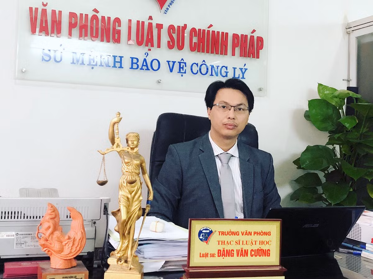 Vu danh ghen chong cho bo tren xe Lexus LX570: Nguoi chong bi xu sao?-Hinh-2